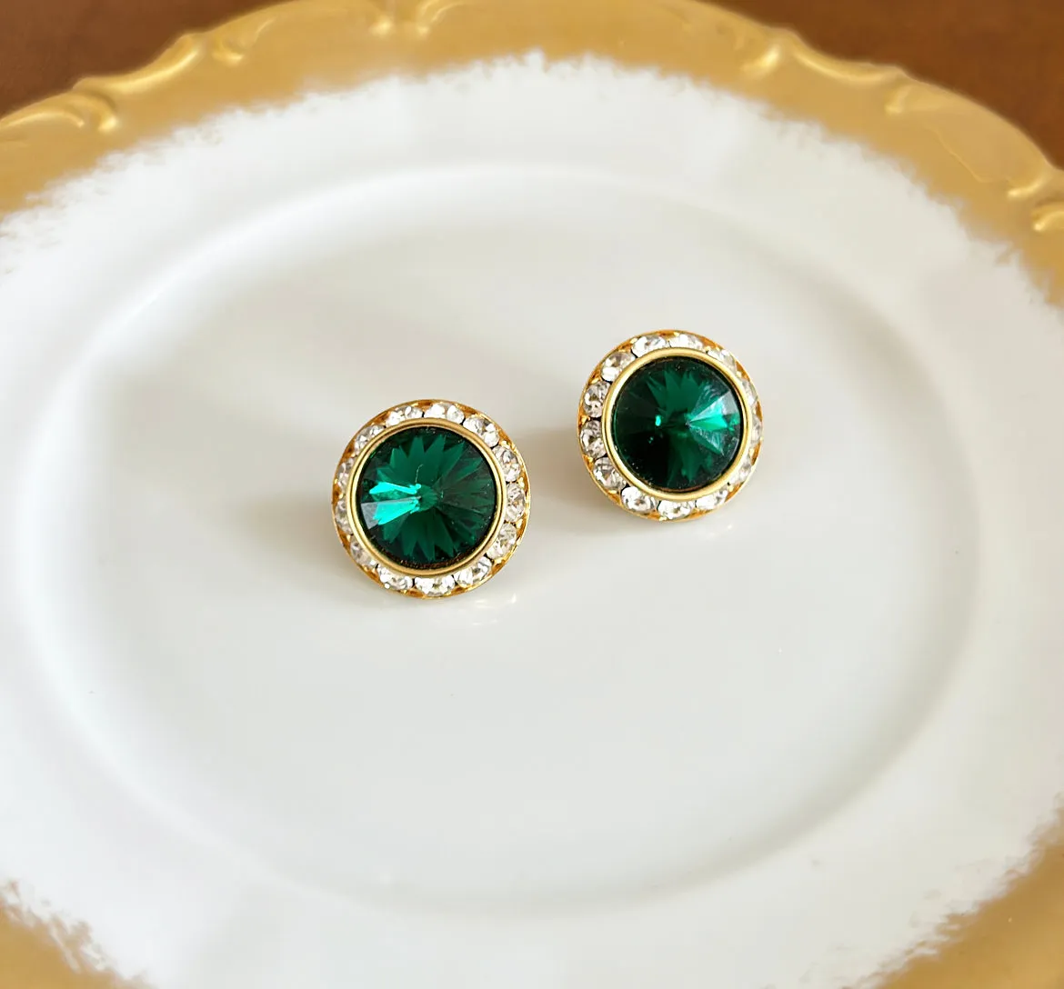 Classic vintage 90s pieces earrings.