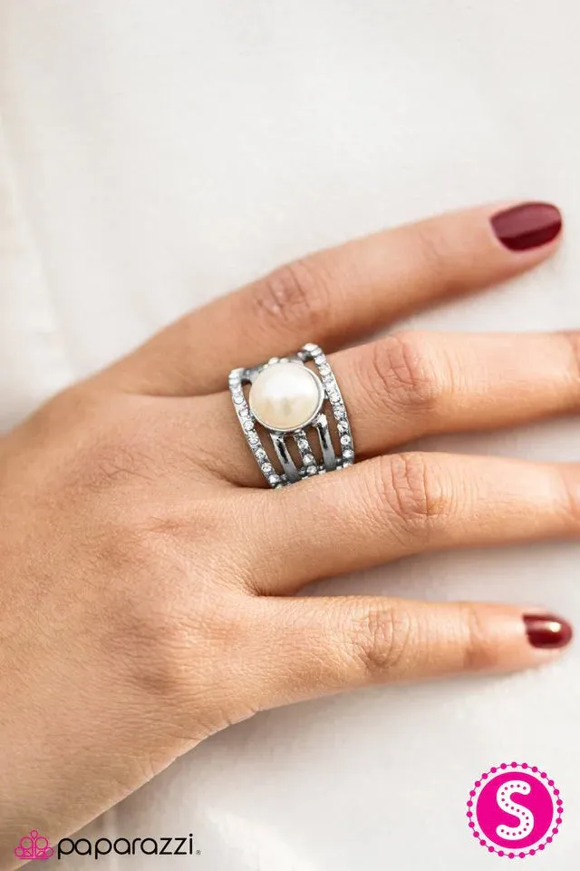 Paparazzi Ring ~ Taste Of Refinement - White