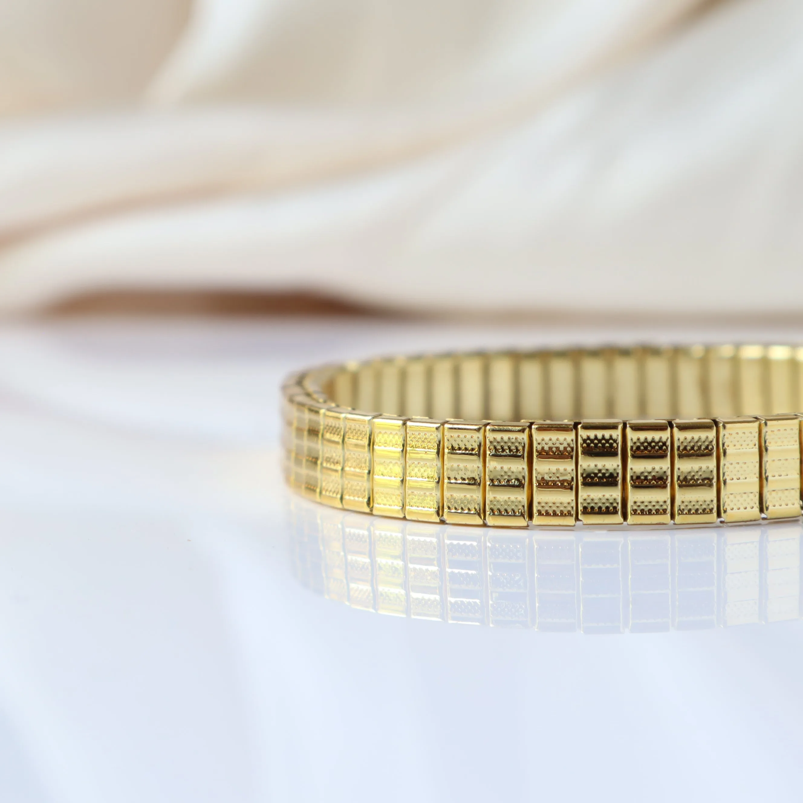 Solar Sleek Expandable 18K Gold Plated Bangle